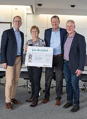 Spendenscheck der infra an Sozial.Stark.Fürth Spendenübergabe
