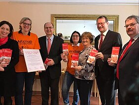 Schmidt unterstützt Mehrgenerationenhaus Crhsitian Schmidt gratuliert Stiftung Mütterzentrum