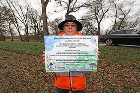 Dr. Günther Pfann Stiftung aktiv beim Anlegen einer Blühwiese