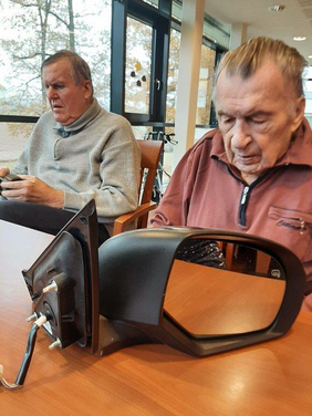 Seniorenstiftung Kemmeter - Autoteile: Fachsimpeln für die Abwechslung