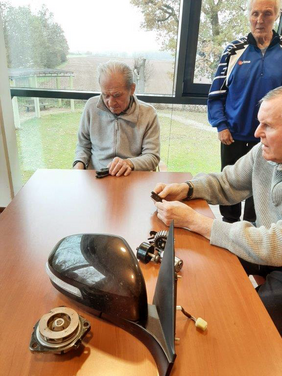 Seniorenstiftung Kemmeter - Autoteile: Fachsimpeln für die Abwechslung