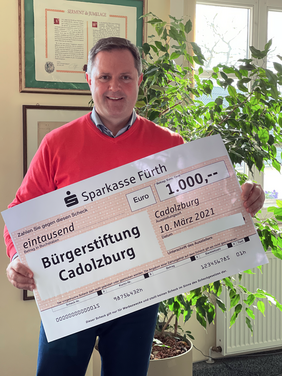 Spendenscheck für die Bürgerstiftung Cadolzburg - 1. Bürgermeister Bernd Obst Spendenscheck für die Bürgerstiftung Cadolzburg - 1. Bürgermeister Bernd Obst